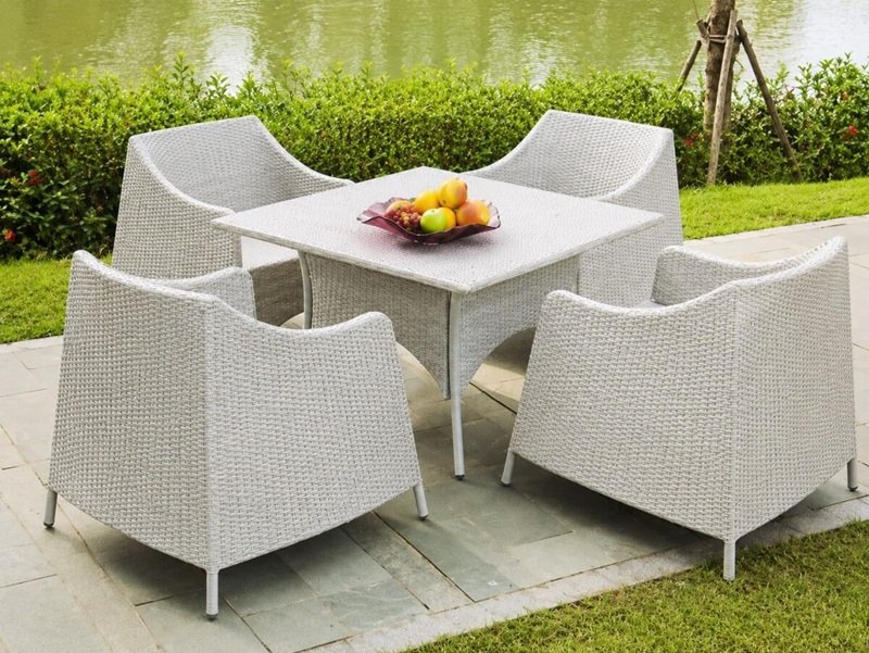 Gardeb Table Thumb