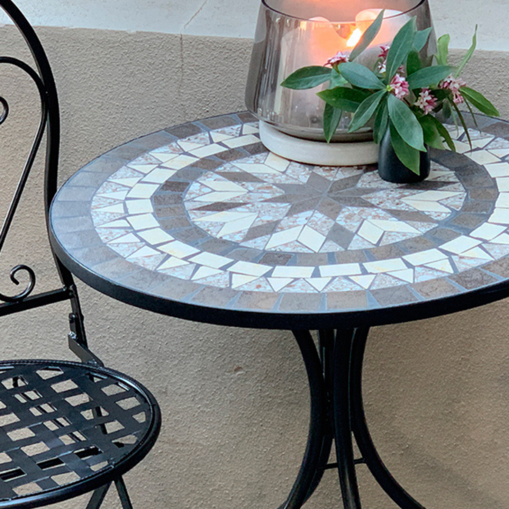 Garden Tables in Delhi